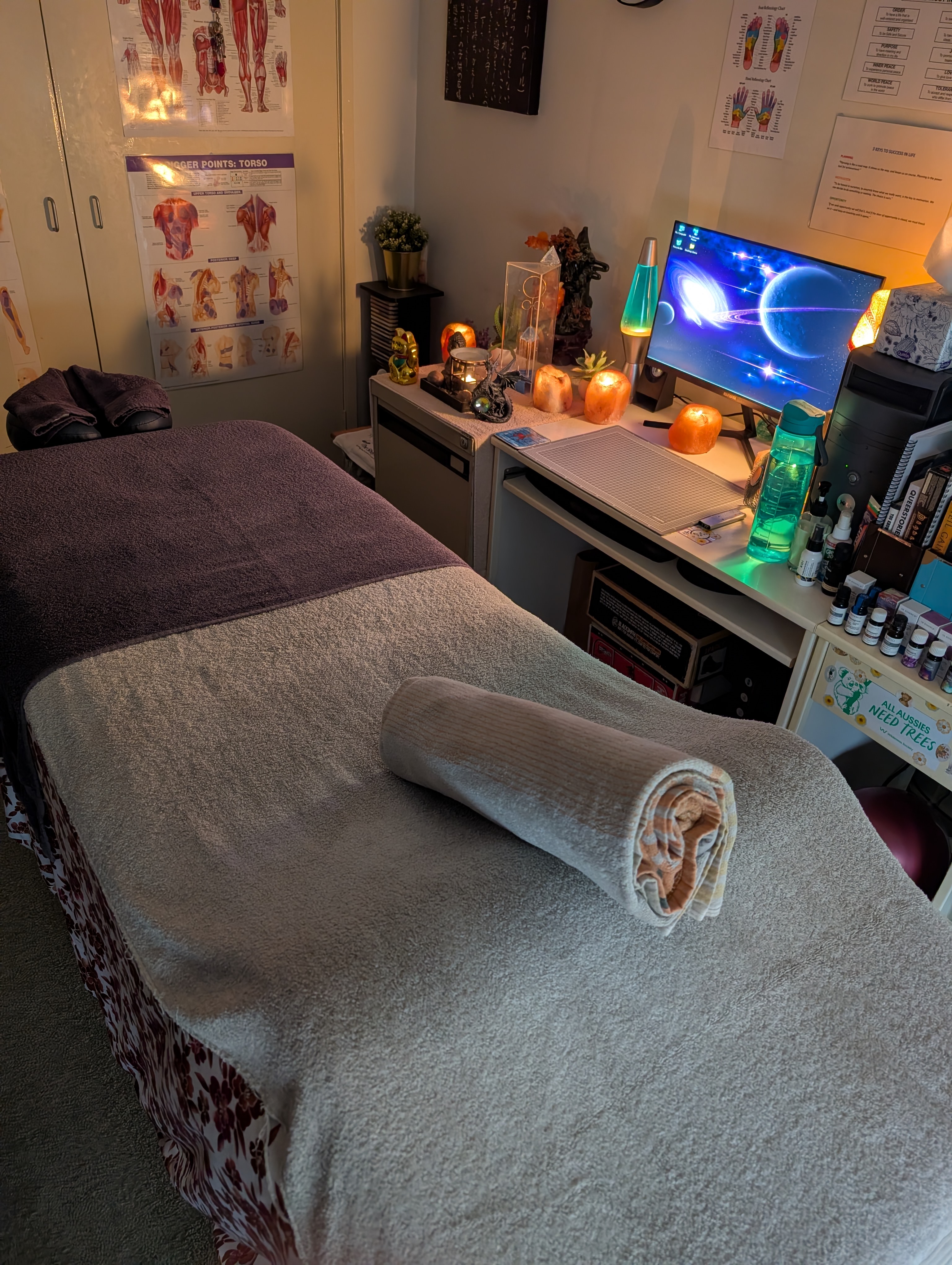 Calming massage therapy space